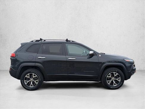 Used 2017 Jeep Cherokee Trailhawk AWD/4WD image 4