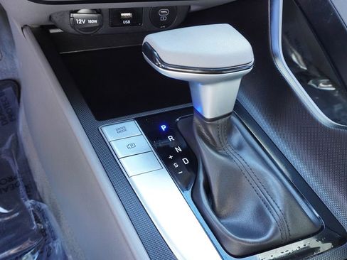 Used 2024 Hyundai Elantra SEL image 18