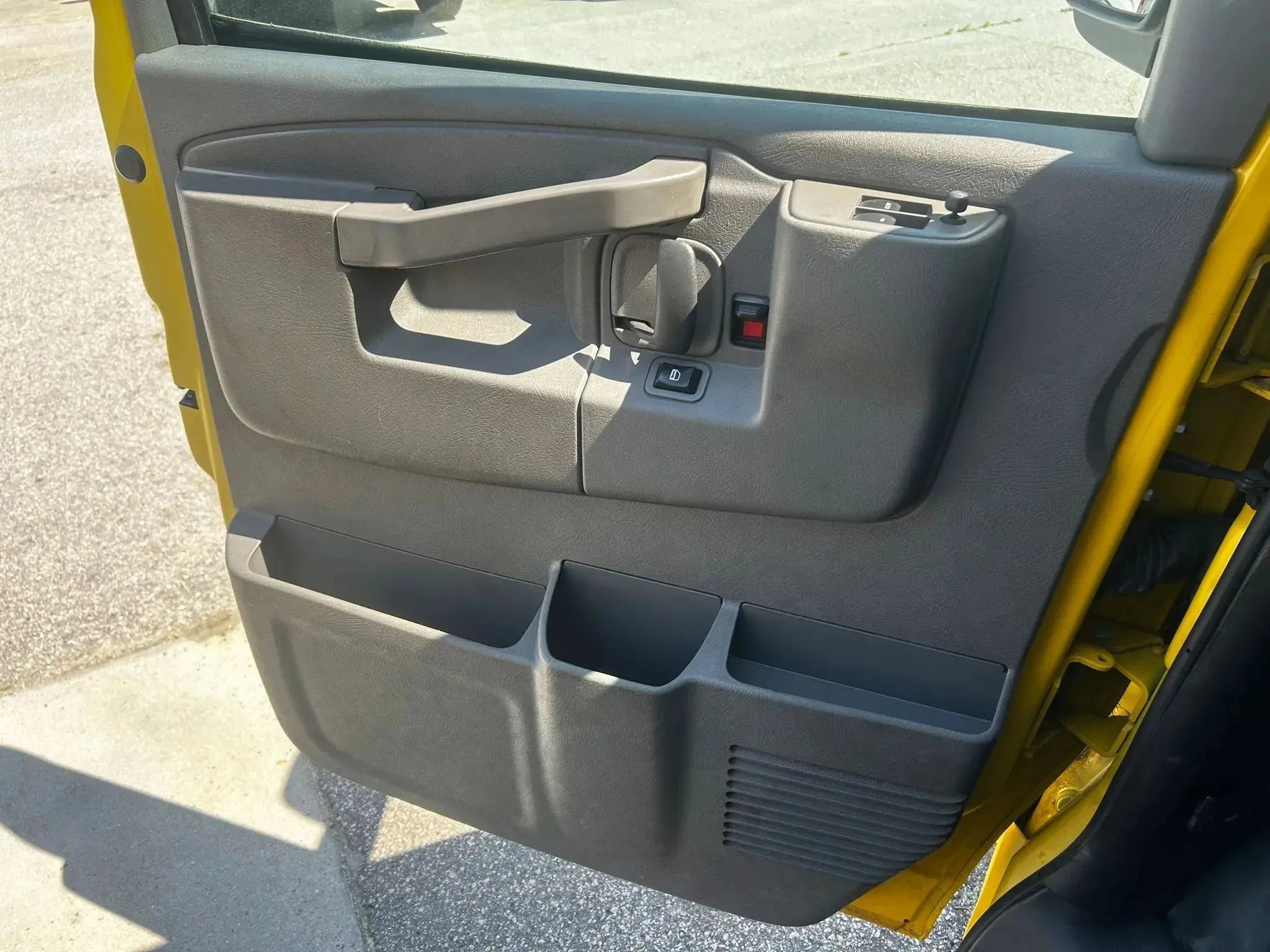 Used 2023 Chevrolet Express 2500 RWD image 19