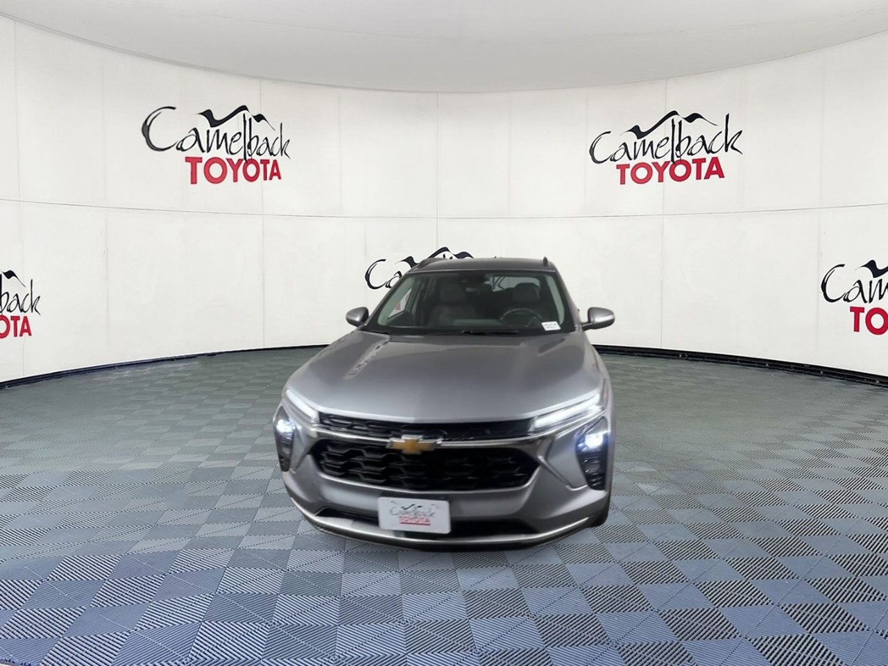 Used 2025 Chevrolet Trax LT FWD image 6