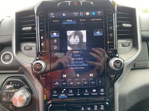 Used 2023 RAM 1500 Laramie AWD/4WD image 26