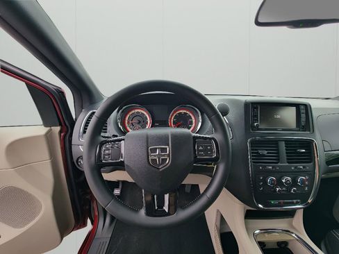 Used 2017 Dodge Grand Caravan SXT FWD image 13