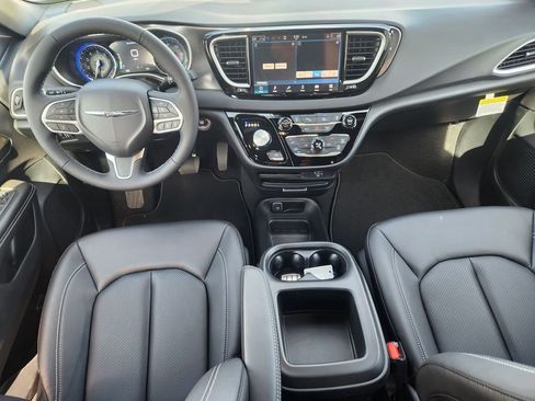 New 2026 Chrysler Voyager LX FWD image 24