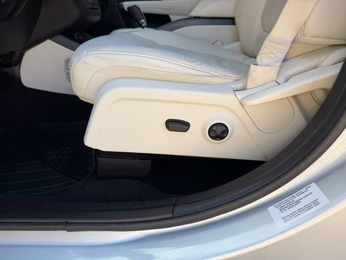Used 2014 Dodge Journey Limited w/ Flexible Seating Group FWD image 29