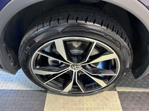 Certified 2022 Volkswagen Tiguan SEL R-Line AWD/4WD image 9