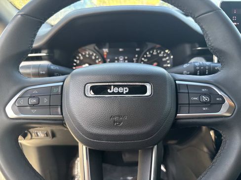 Certified 2024 Jeep Compass Latitude image 25