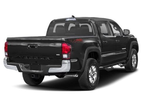 Certified 2019 Toyota Tacoma TRD Off-Road AWD/4WD image 2