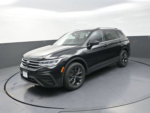 Used 2023 Volkswagen Tiguan SE FWD image 3