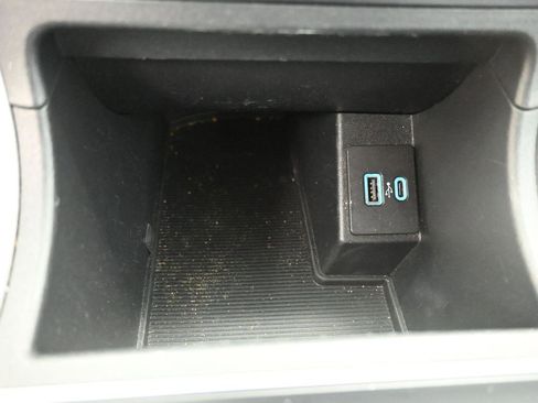 Used 2023 Ford Edge SE image 29