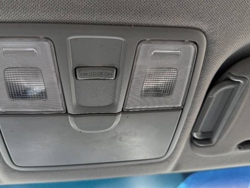 Used 2016 Hyundai Veloster FWD image 17
