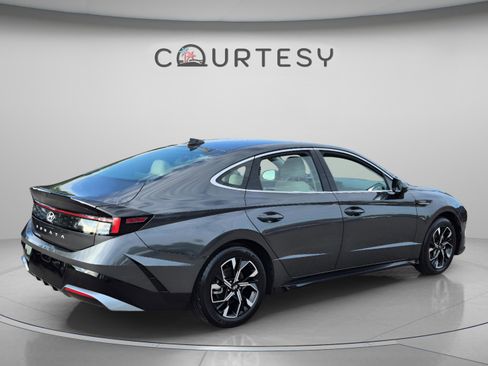 Certified 2025 Hyundai Sonata SEL FWD image 5