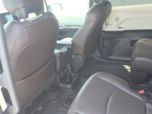 Used 2023 Toyota Sienna Platinum FWD image 24
