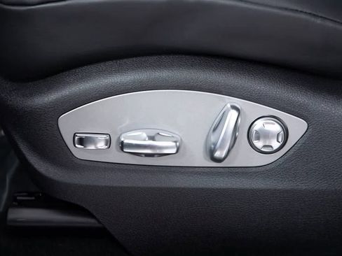 Certified 2026 Porsche Macan Turbo AWD/4WD image 23