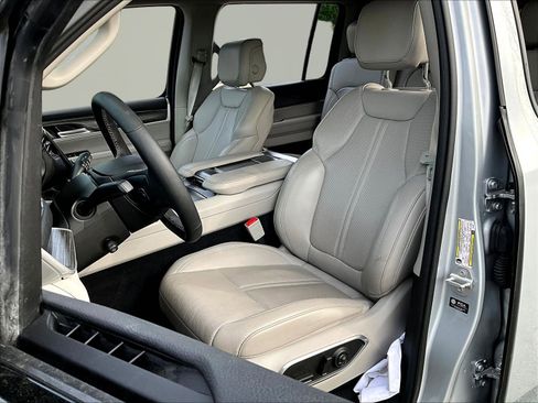 Used 2024 Jeep Wagoneer Series II w/ Flexible Seating Group RWD image 20