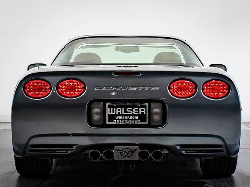 Used 2004 Chevrolet Corvette Coupe w/ Roof Package image 10