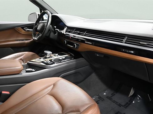 Used 2017 Audi Q7 3.0T Prestige w/ Prestige Package image 23