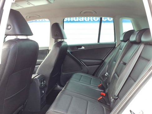 Used 2011 Volkswagen Tiguan SE FWD image 10