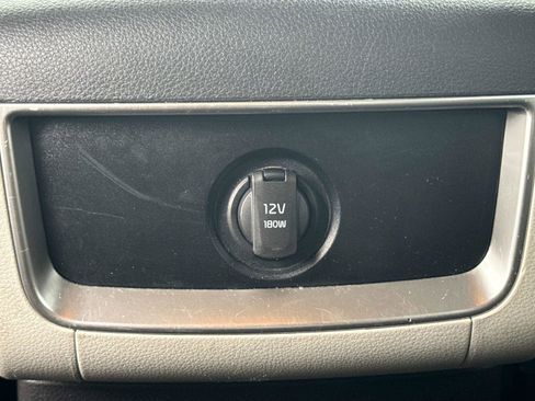 Used 2024 Kia Carnival LX FWD image 16