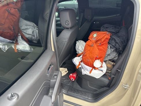 Used 2023 Chevrolet Colorado Z71 w/ Z71 Convenience Package 2 image 25