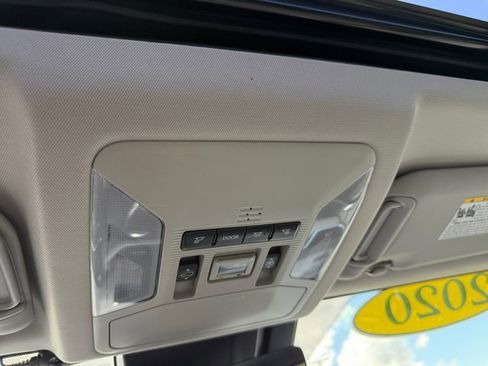Used 2020 Toyota RAV4 Limited AWD/4WD image 37