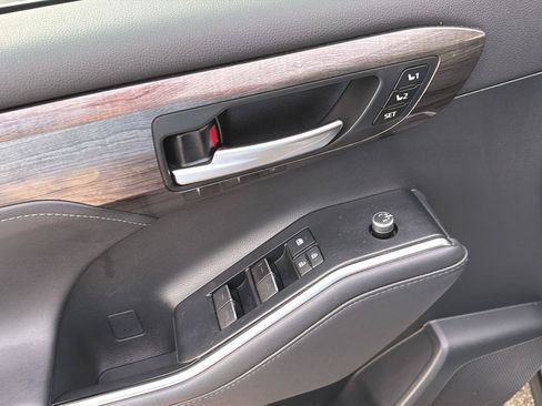Certified 2020 Toyota Highlander Limited FWD image 34