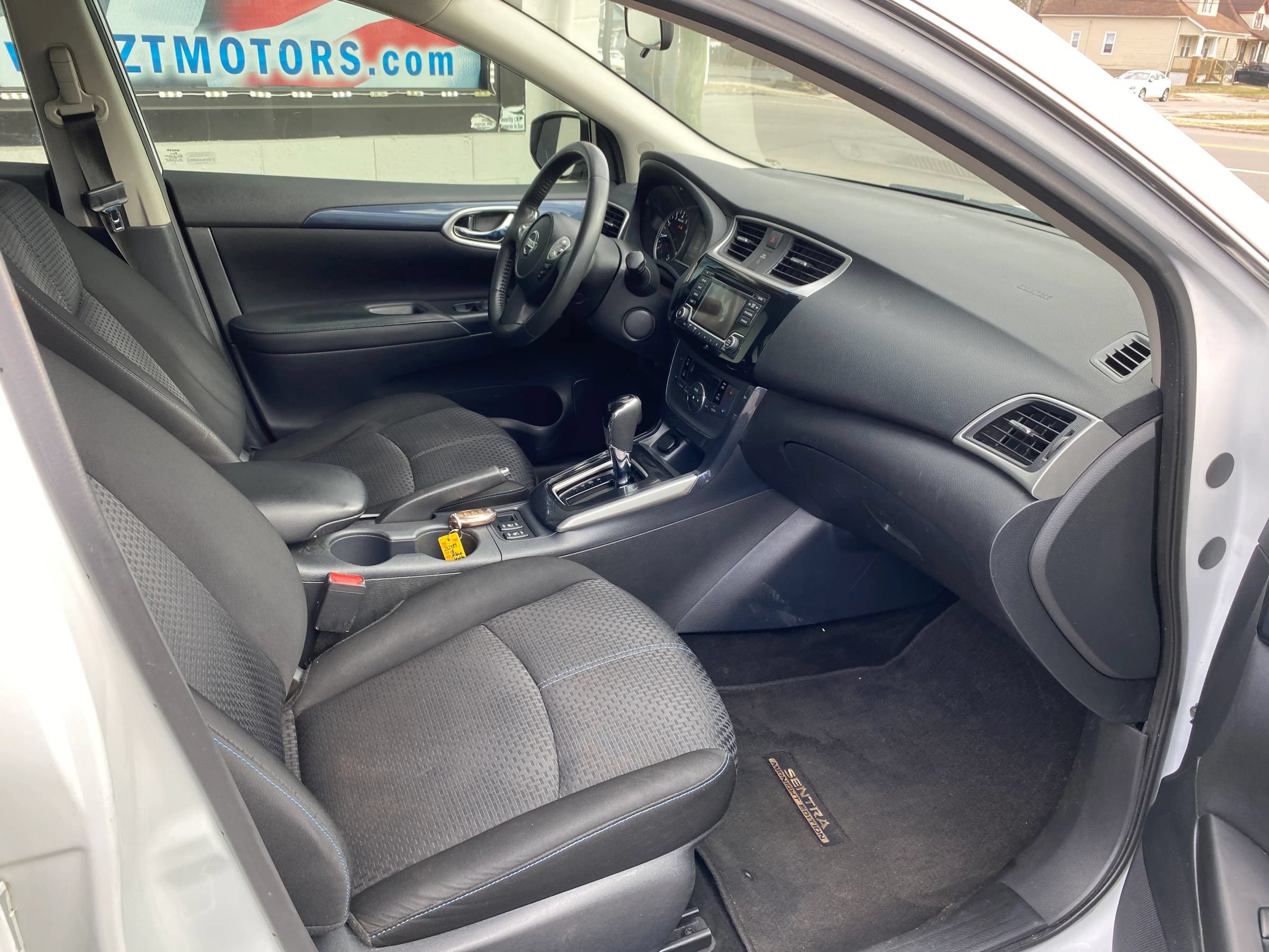 Used 2018 Nissan Sentra SR w/ SR Midnight Edition Package FWD image 12