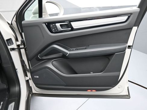 Certified 2023 Porsche Cayenne Coupe image 28