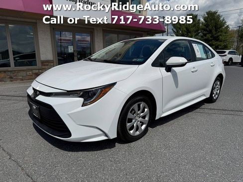 Used 2025 Toyota Corolla LE FWD image 3