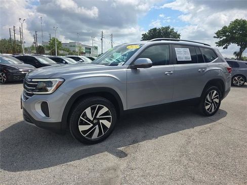 Used 2025 Volkswagen Atlas SE FWD image 8