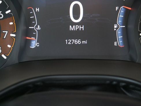 Used 2024 Jeep Compass Latitude image 30