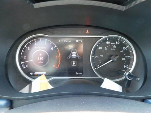 Used 2025 Nissan Versa SV w/ Trunk Package image 30