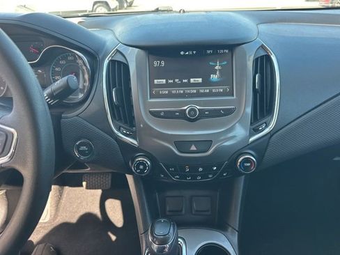 Used 2018 Chevrolet Cruze LT w/ Convenience Package image 17