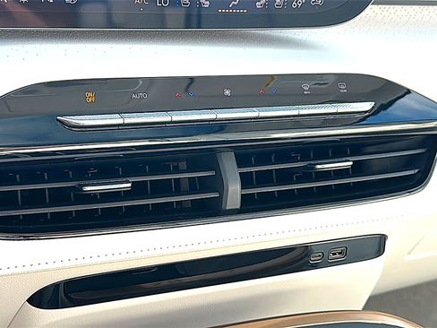 New 2026 Buick Enclave Avenir w/ Super Cruise Package FWD image 25