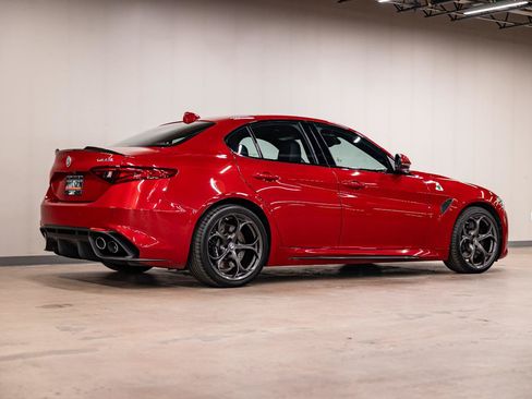 Used 2018 Alfa Romeo Giulia Quadrifoglio RWD image 38