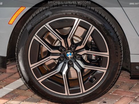 Used 2024 BMW 760i xDrive w/ Executive Package image 43