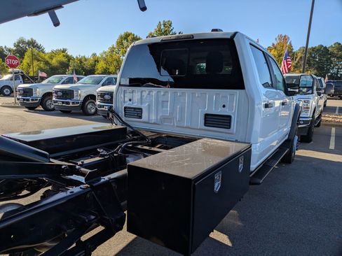 New 2025 Ford F550 4x4 Crew Cab image 33