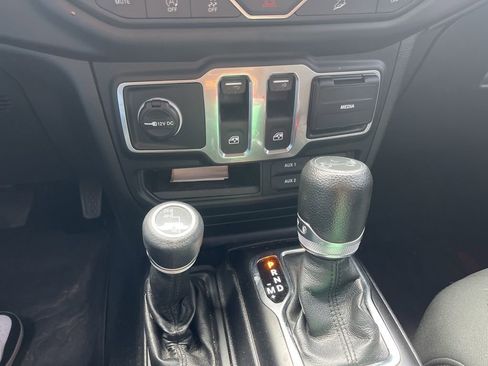 Used 2018 Jeep Wrangler Sport S image 12