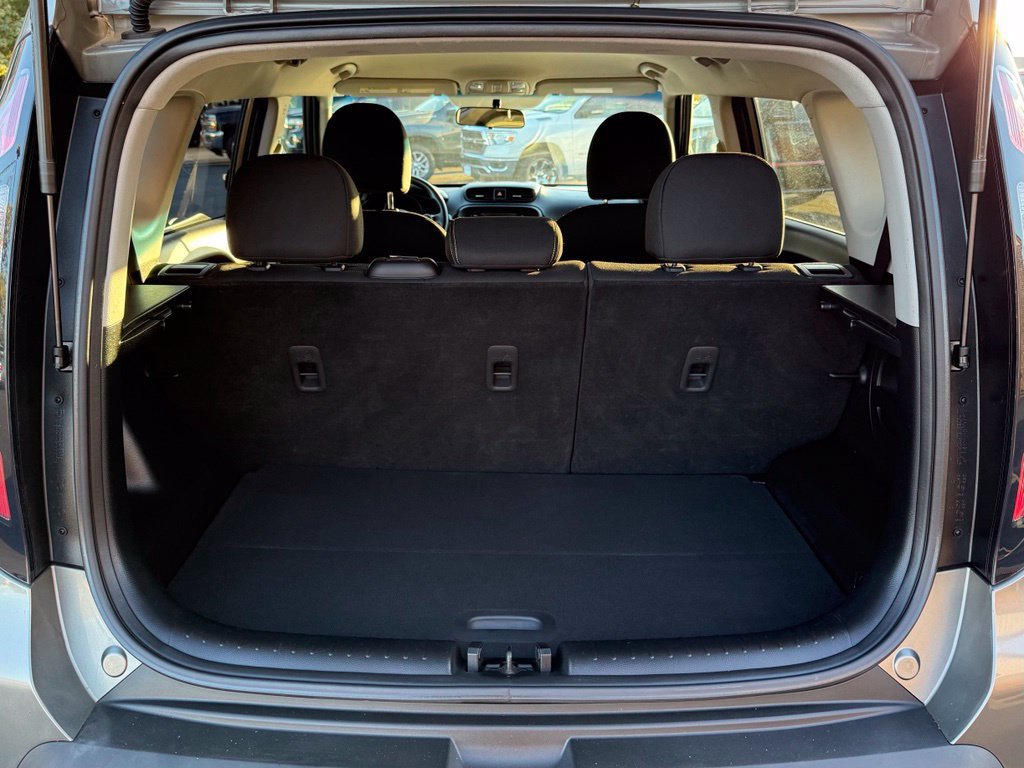 Used 2014 Kia Soul + FWD image 19