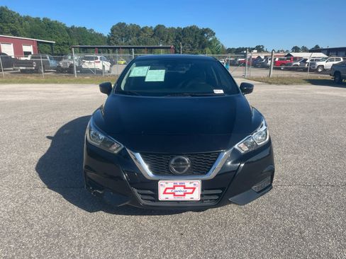 Used 2020 Nissan Versa SV FWD image 11