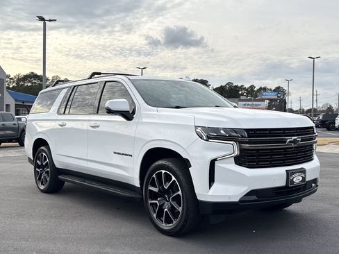 Used 2022 Chevrolet Suburban RST w/ Luxury Package image 4