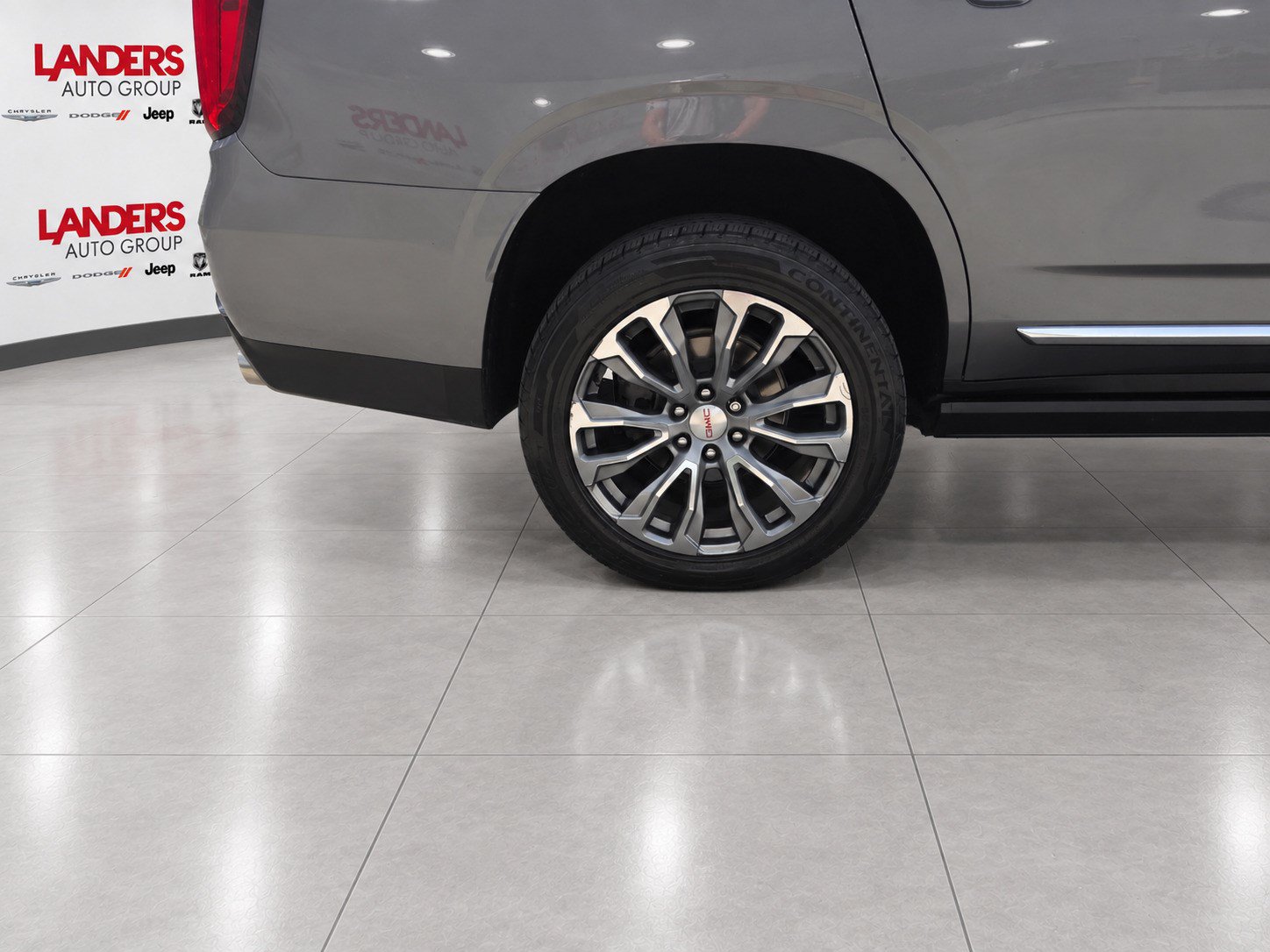Used 2021 GMC Yukon Denali w/ Denali Premium Package AWD/4WD image 10