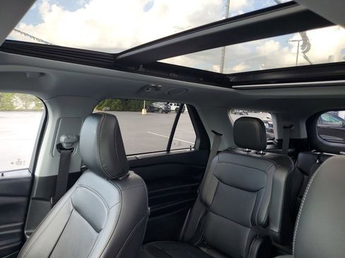 Used 2023 Ford Explorer Limited w/ Equipment Group 301A image 10