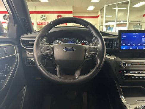 Used 2020 Ford Explorer XLT w/ Equipment Group 202A AWD/4WD image 16