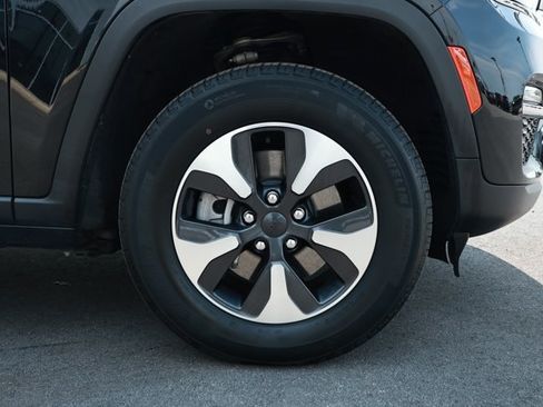 Used 2023 Jeep Grand Cherokee 4WD 4xe image 5