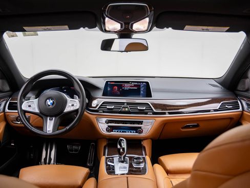 Certified 2022 BMW 750i xDrive w/ Executive Package image 9