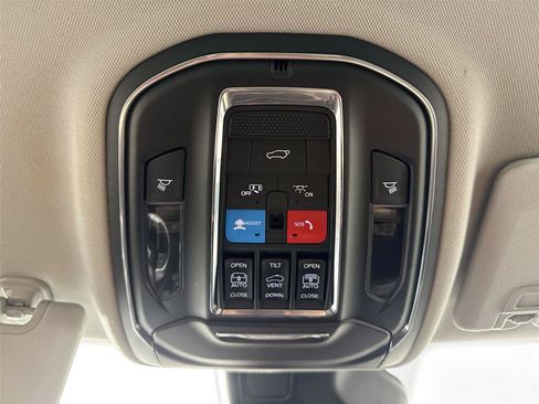 Used 2021 Jeep Grand Cherokee L Limited AWD/4WD image 22