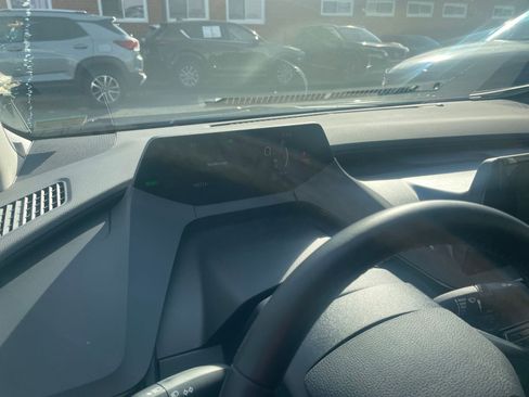 Used 2025 Toyota Prius LE image 33