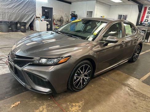Certified 2023 Toyota Camry SE image 1