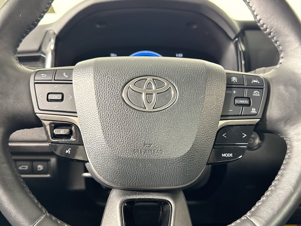 Used 2025 Toyota Camry LE w/ Convenience Package FWD image 40