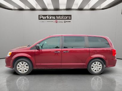 Used 2019 Dodge Grand Caravan SE w/ UConnect Hands-Free Group